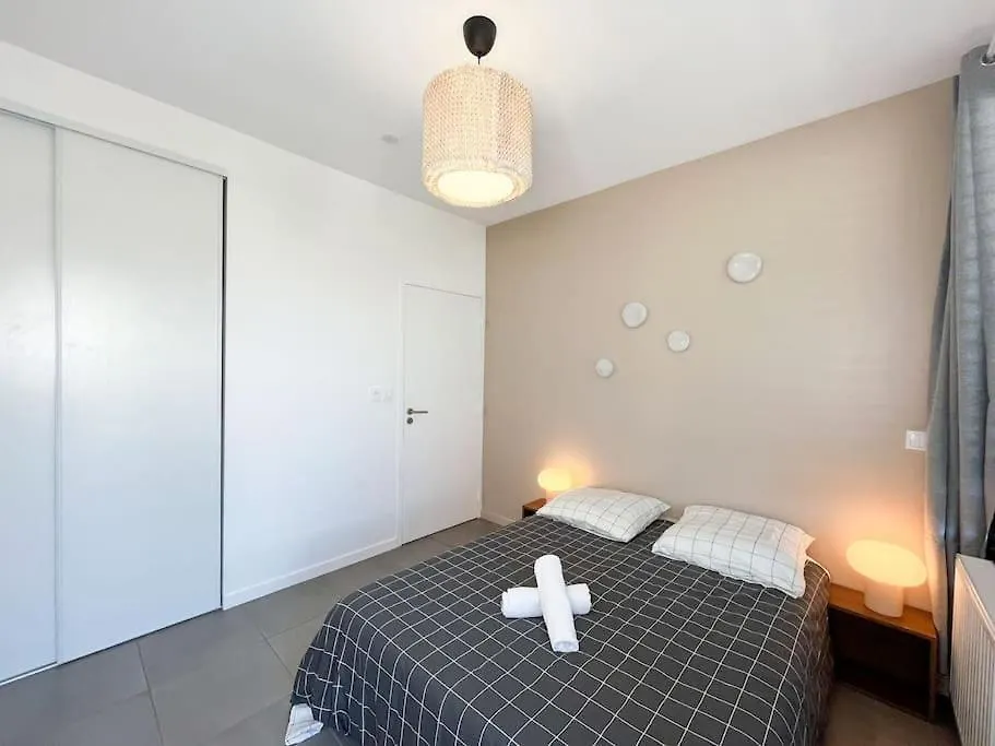 Apartment Suite Helena Villeurbanne France